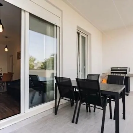 Apartment Zeus Znjan *